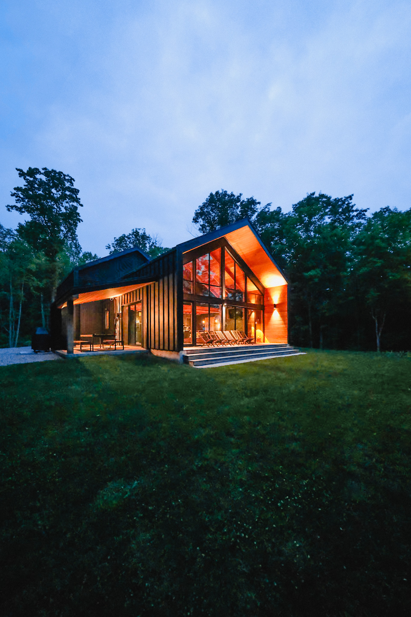 Black Oak Lodge — lakefront view